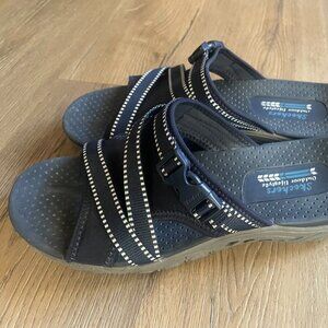 Sketchers Women's Navy Strappy Slip-on Slide Sandals Outdoor Lifestyle 9!